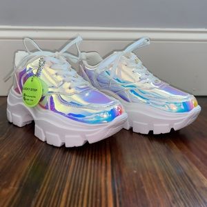 NWT Holographic Sneakers🌀💓